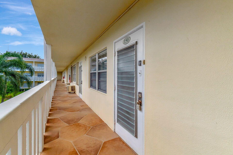 150 Dorset D, Unit 150 Boca Raton, FL 33434 - Photo 5 of 82 5-web-or-mls-DSC_5335