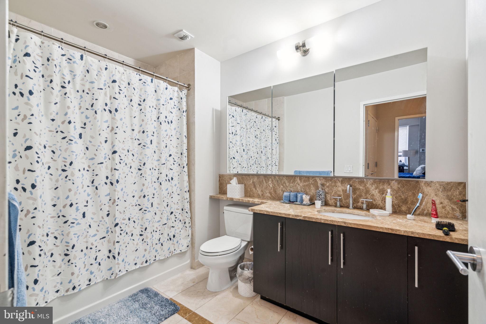 1425 Locust Street, Unit 5F Philadelphia, PA 19102 - Photo 17 of 40