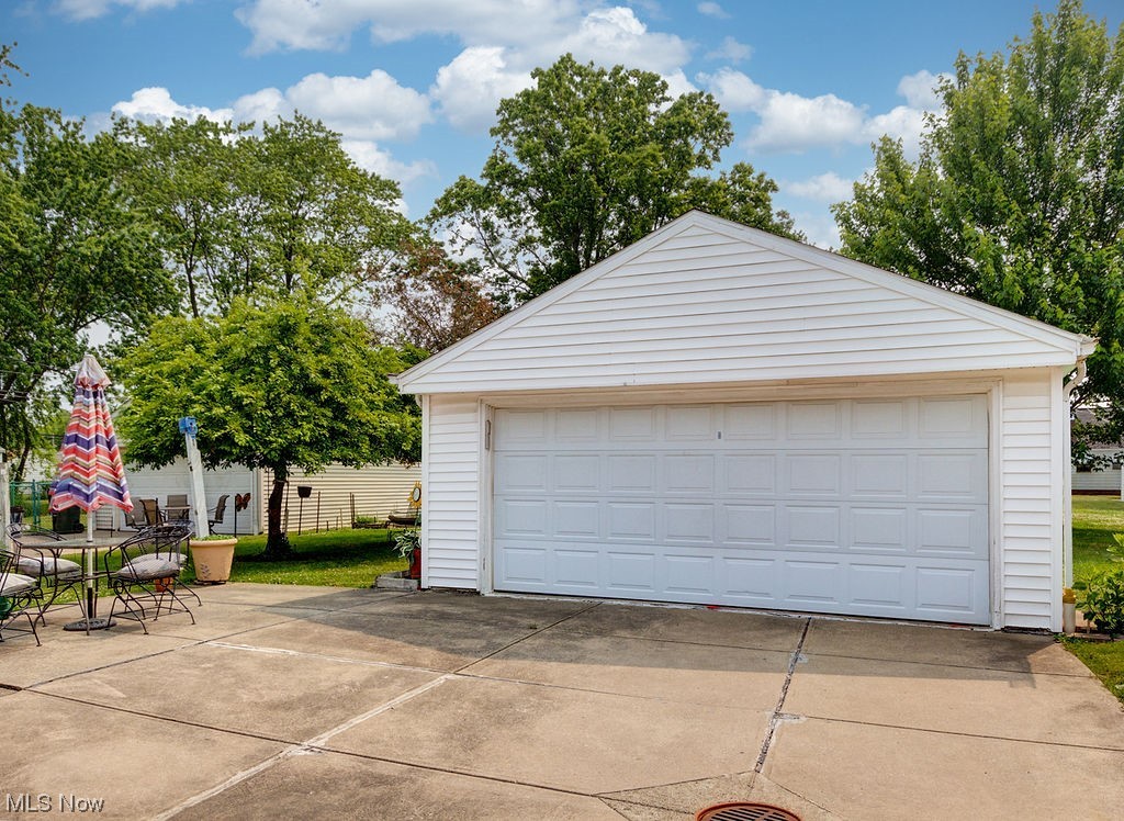 823 Pendley Road Willowick, OH 44095 - Photo 3 of 31