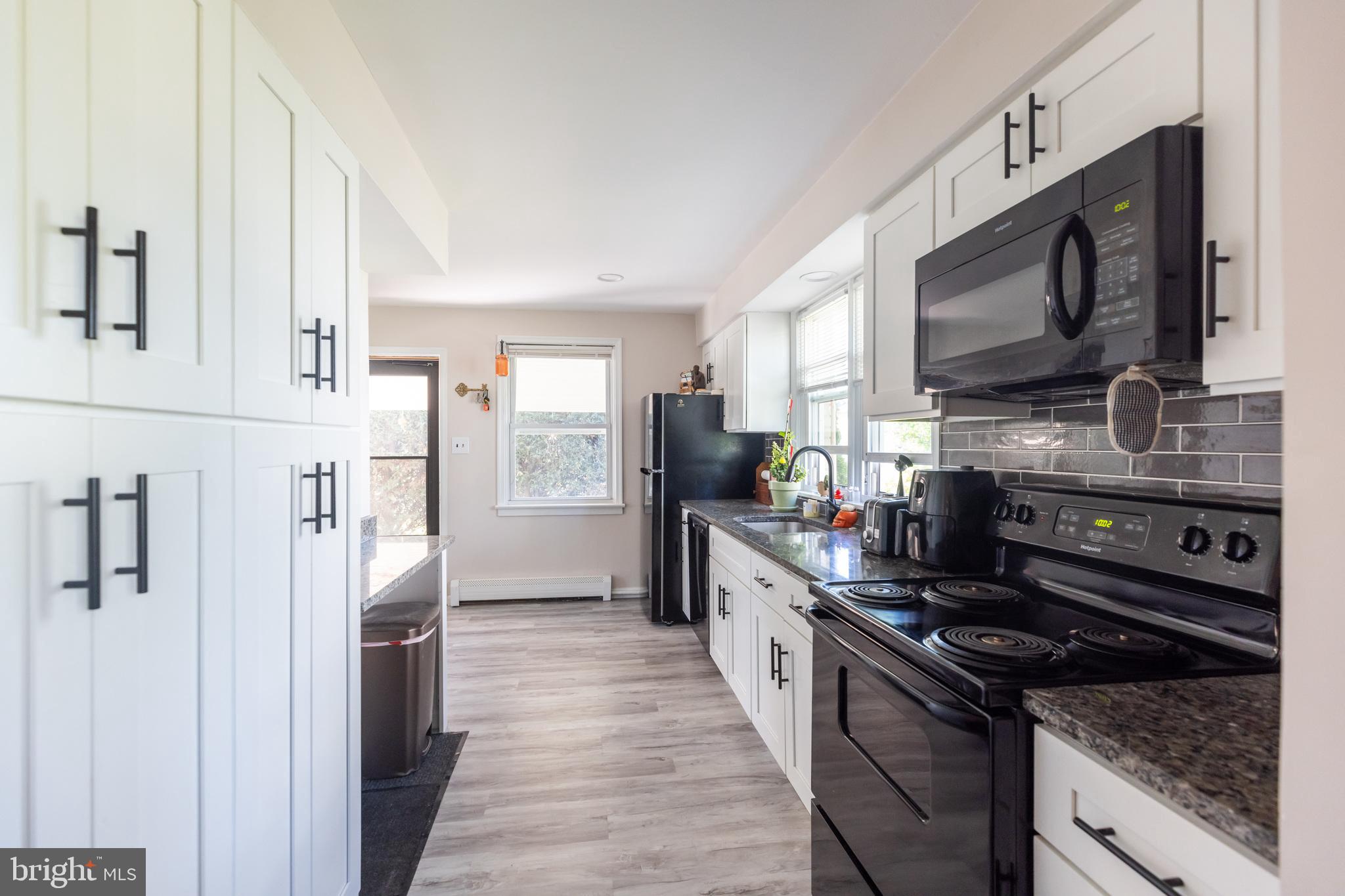 302 Spring Avenue Croydon, PA 19021 - Photo 5 of 24