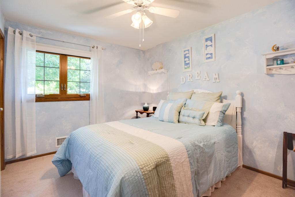 9517 Brunswick Circle Bloomington, MN 55438 - Photo 20 of 33