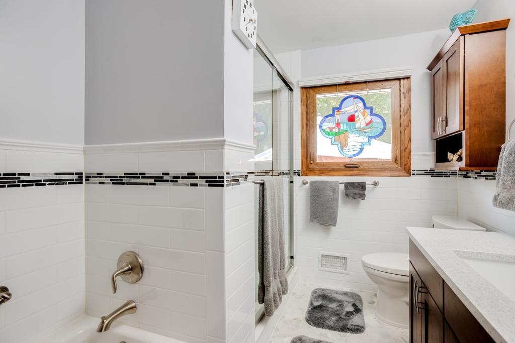 9517 Brunswick Circle Bloomington, MN 55438 - Photo 21 of 33