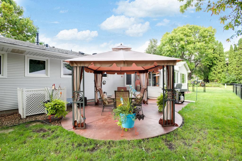 9517 Brunswick Circle Bloomington, MN 55438 - Photo 30 of 33