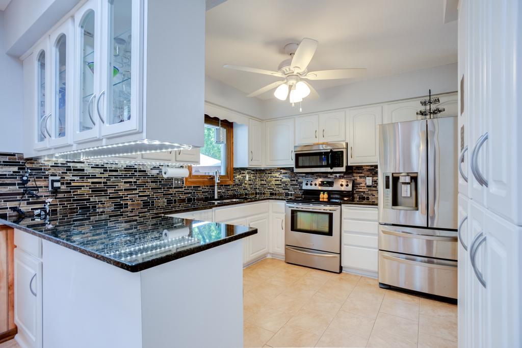 9517 Brunswick Circle Bloomington, MN 55438 - Photo 4 of 33