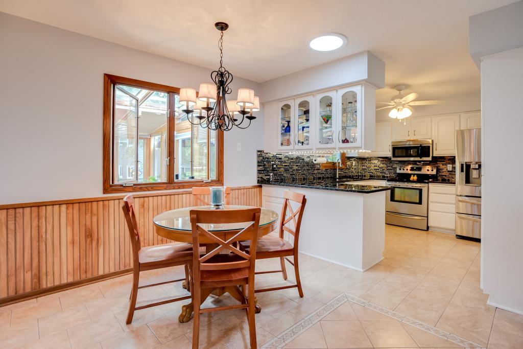 9517 Brunswick Circle Bloomington, MN 55438 - Photo 6 of 33