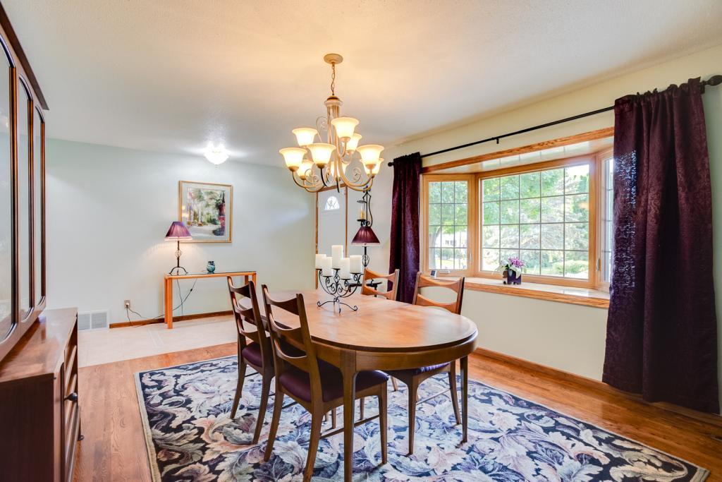 9517 Brunswick Circle Bloomington, MN 55438 - Photo 9 of 33