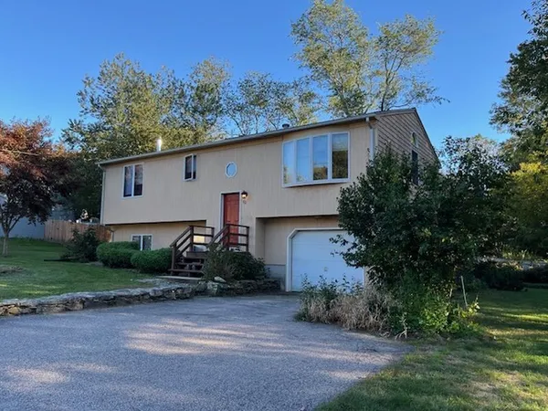 $2,550 | 52 Montauk Road, Narragansett, RI 02882