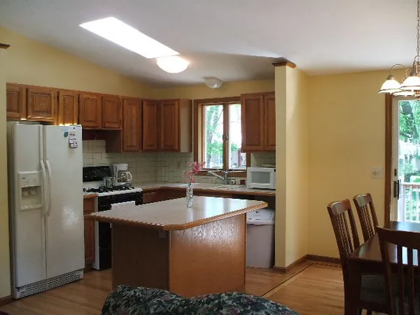 $2,550 | 52 Montauk Road, Narragansett, RI 02882