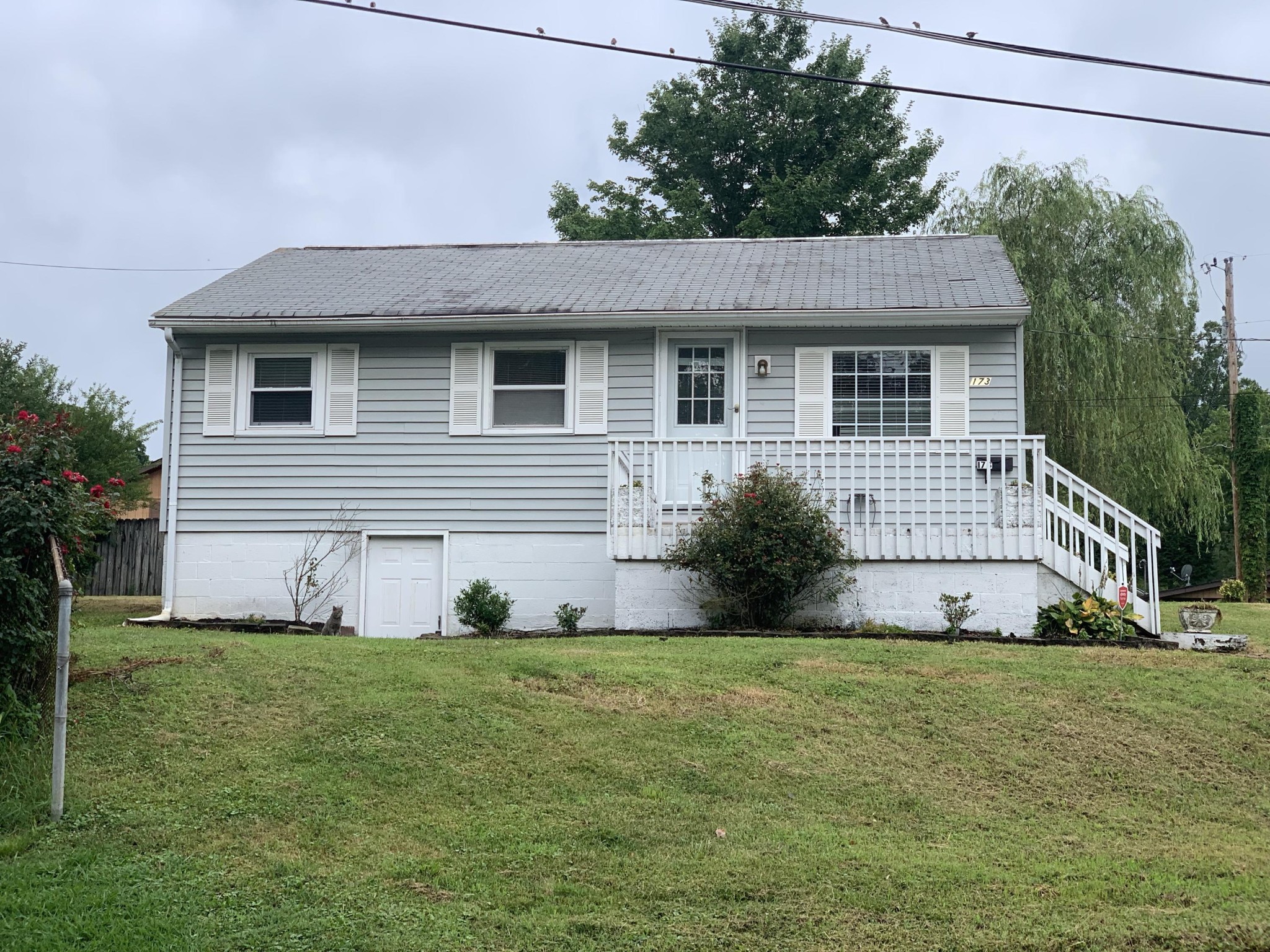 173 Johnson Road Oak Ridge, TN 37830 - Photo 2 of 15 a front view of house with yard