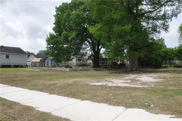 $22,000 | 1736 Charbonnet Street, New Orleans, LA 70117