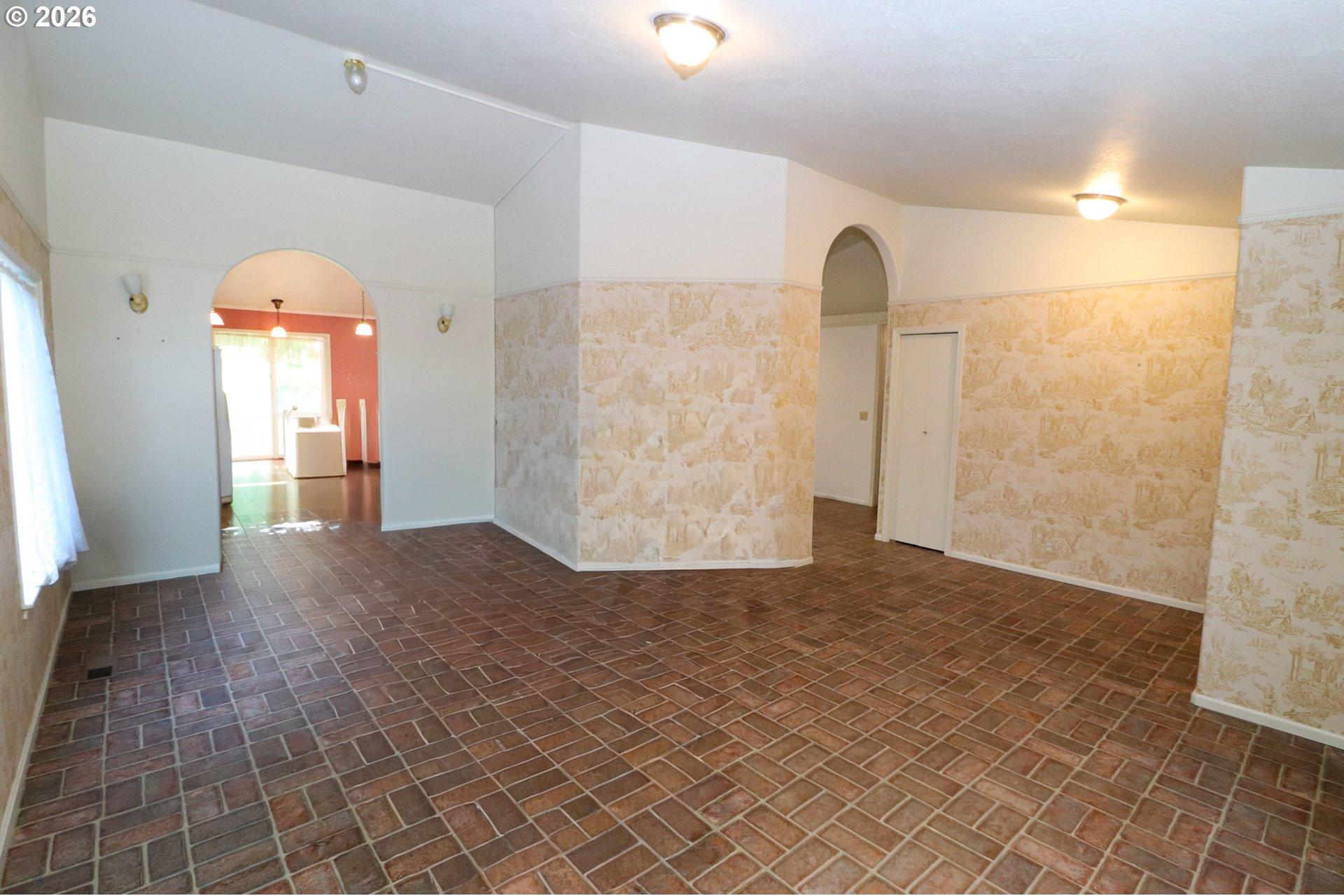 631 Nicholas Drive Springfield, OR 97477 - Photo 9 of 43 Gallery Image 9