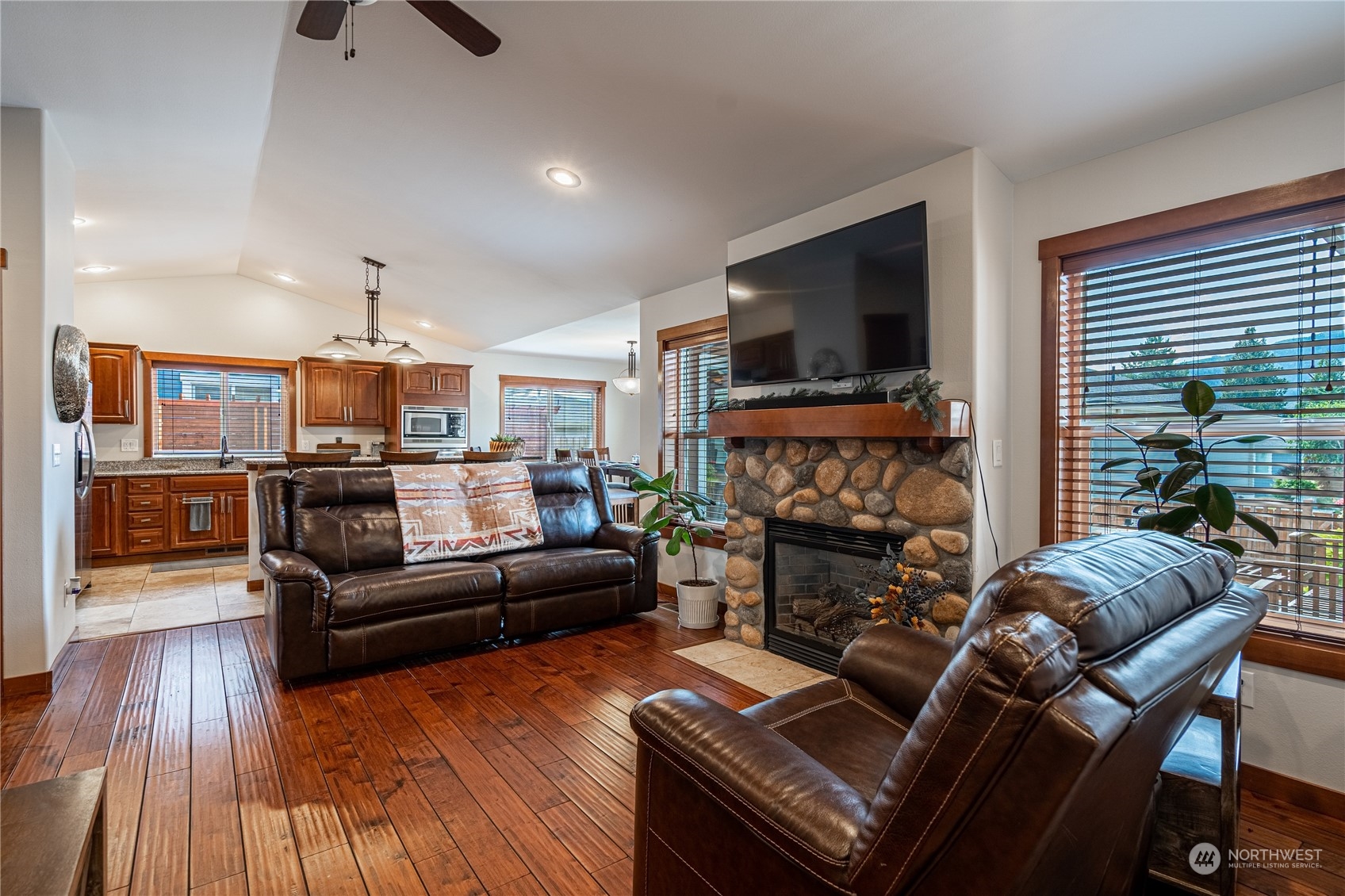 393 Ridgewood Drive Manson, WA 98831 - Photo 8 of 38 Gallery Image 8