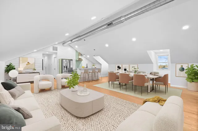 a view of a yard with a house