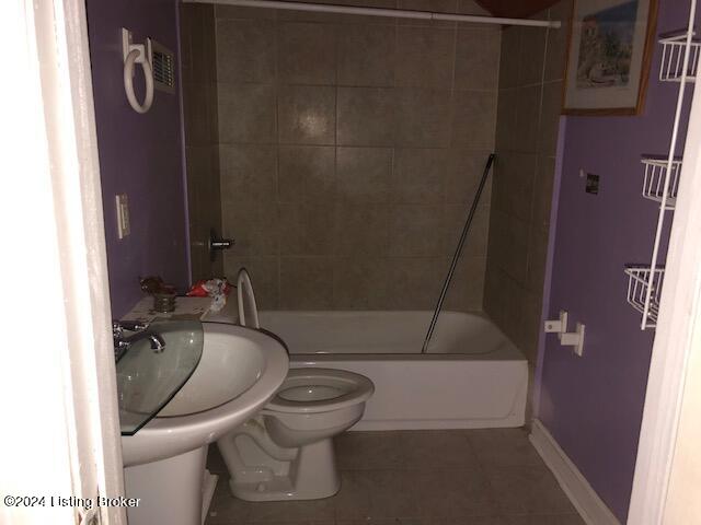 4715 Billtown Road Louisville, KY 40299 - Photo 22 of 51 UpstairsBath1