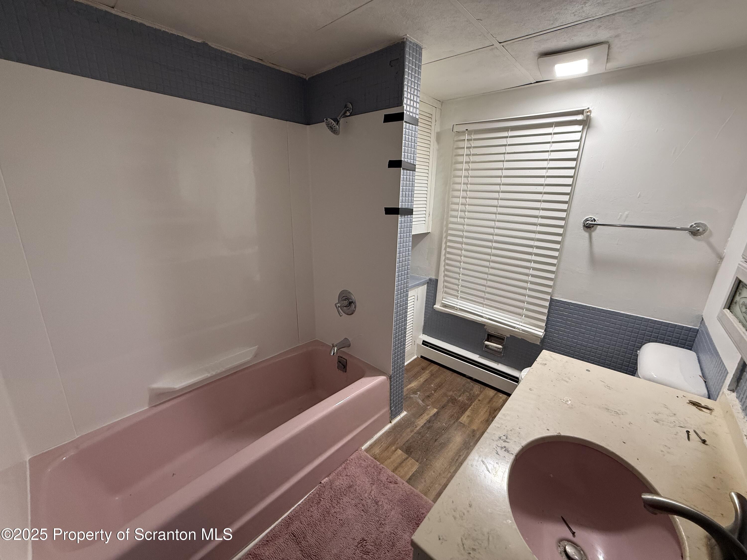 1014 Bennett Street Scranton, PA 18508 - Photo 17 of 22 Full Bathroom