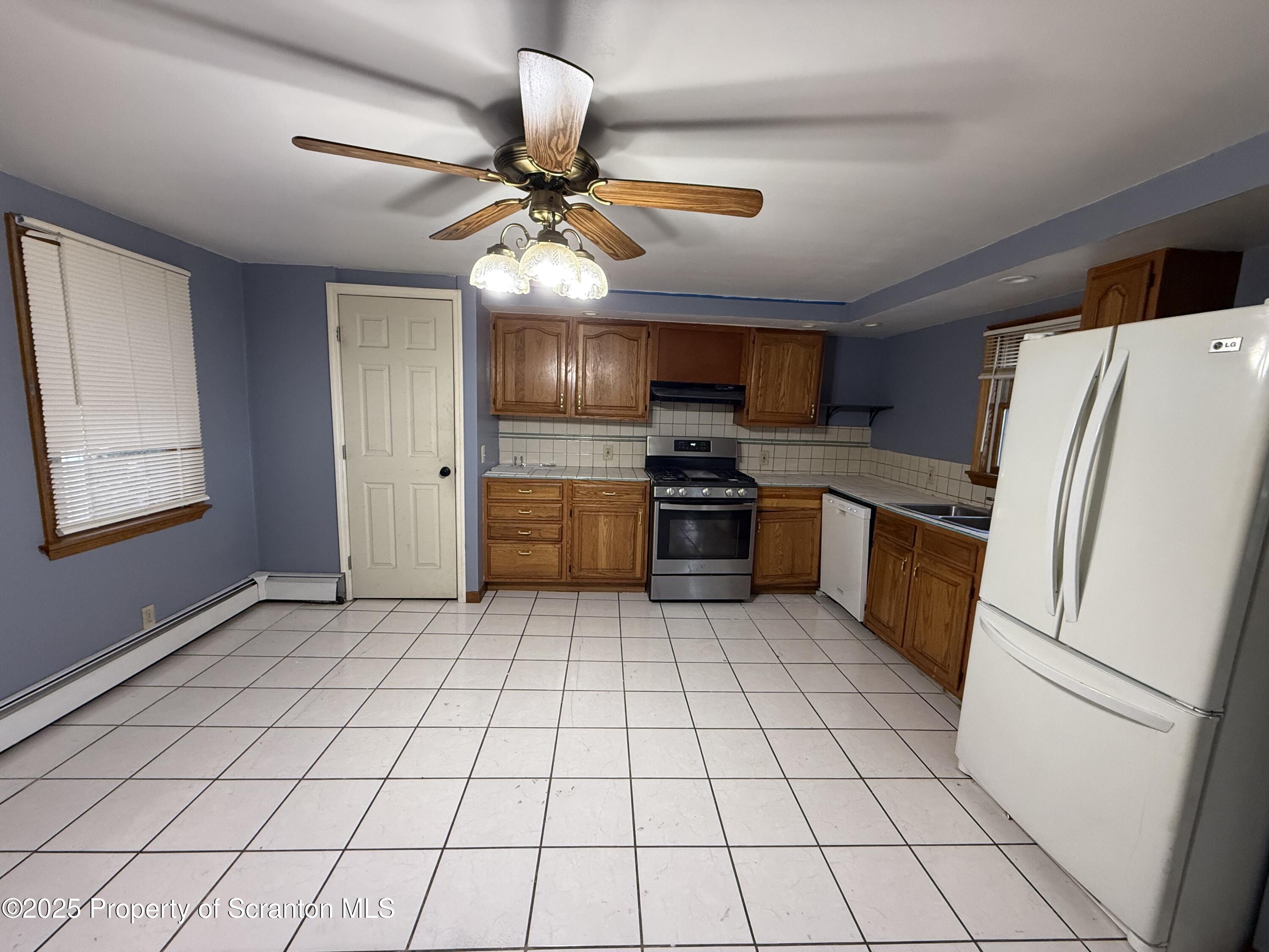 1014 Bennett Street Scranton, PA 18508 - Photo 4 of 22 Kitchen