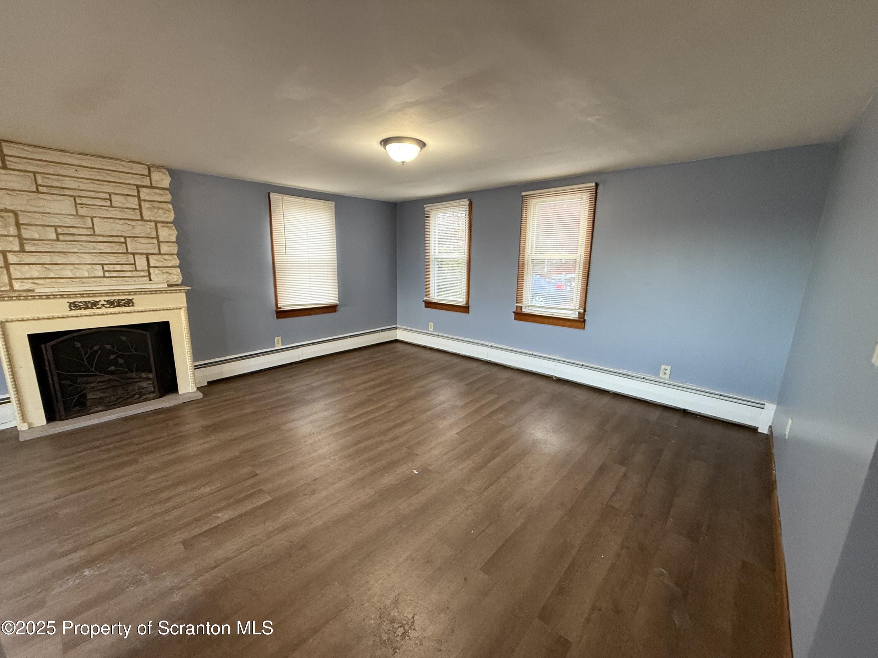 1014 Bennett Street Scranton, PA 18508 - Photo 8 of 22 Living Room