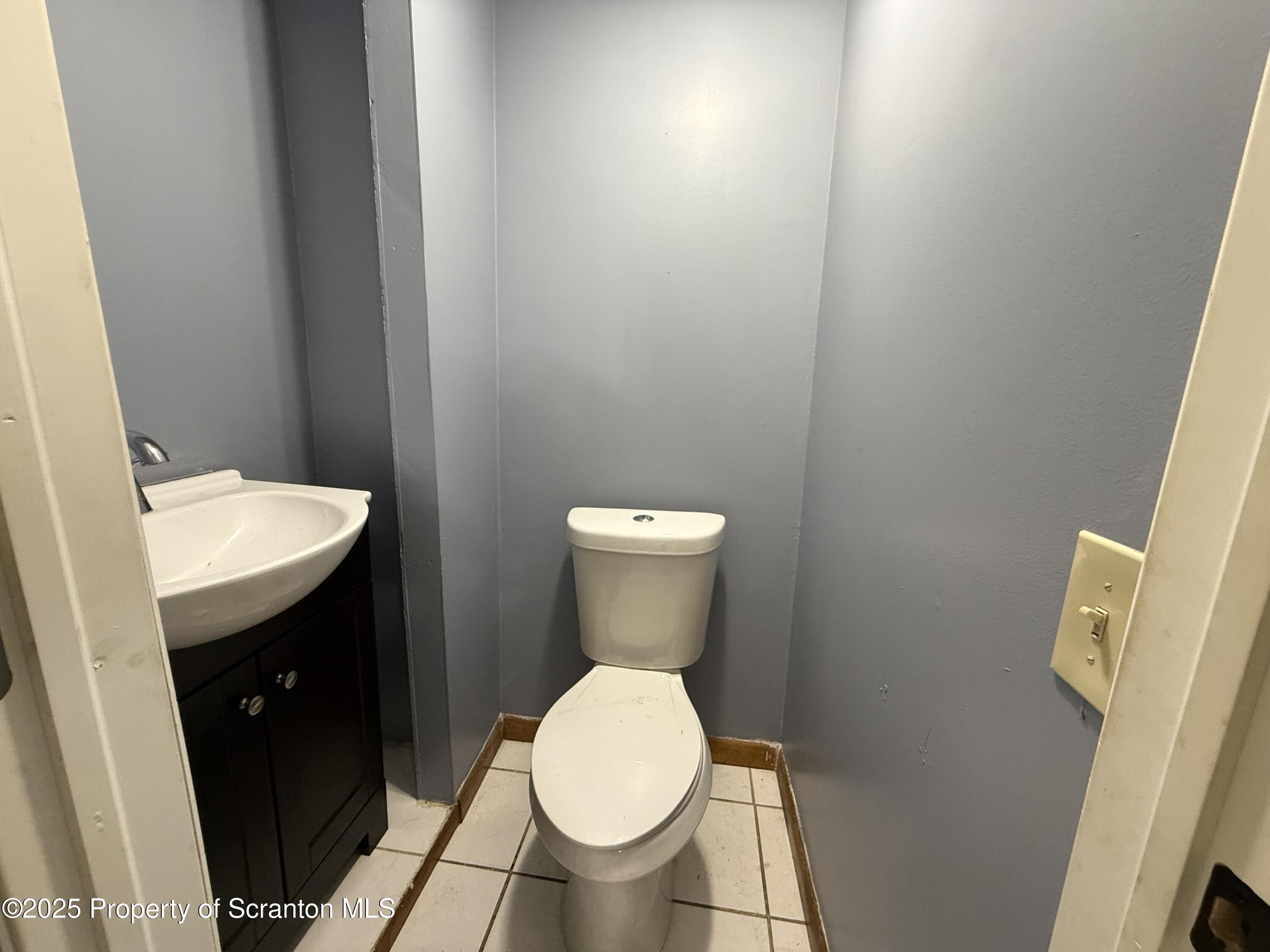 1014 Bennett Street Scranton, PA 18508 - Photo 9 of 22 1/2 Bathroom