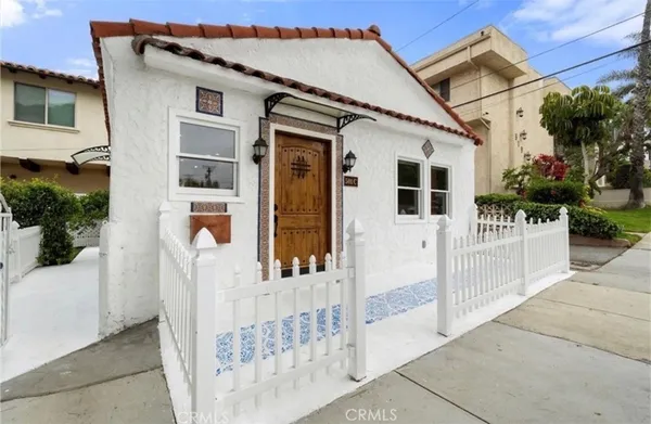 $4,195 | 501 Avenue B, Unit C, Redondo Beach, CA 90277