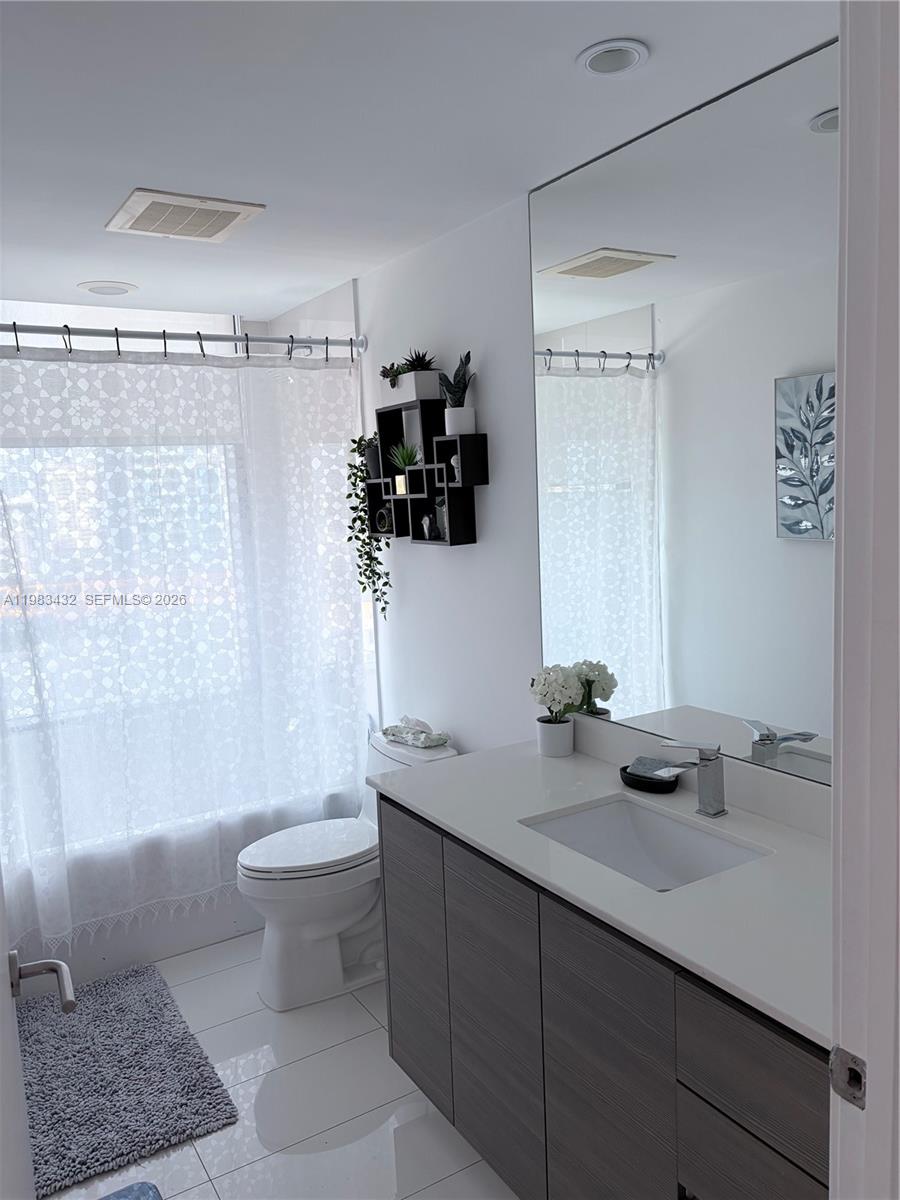 460 Northeast 28th Street, Unit 2001 Miami, FL 33137 - Photo 10 of 30 Second Bathroom