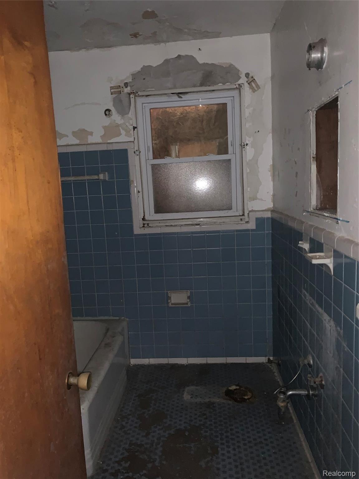 8890 Evergreen Road Detroit, MI 48228 - Photo 13 of 26 Photo Jun 29, 12 23 19 PM.jpg