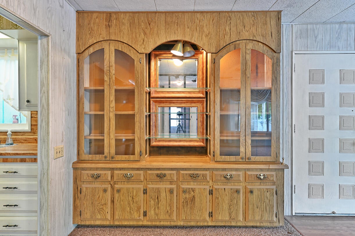 2252 Table Rock Road, Unit 59 Medford, OR 97501 - Photo 7 of 19 07 Built in Hutch