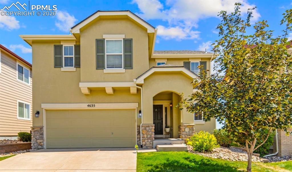 a view of front of house with a yard