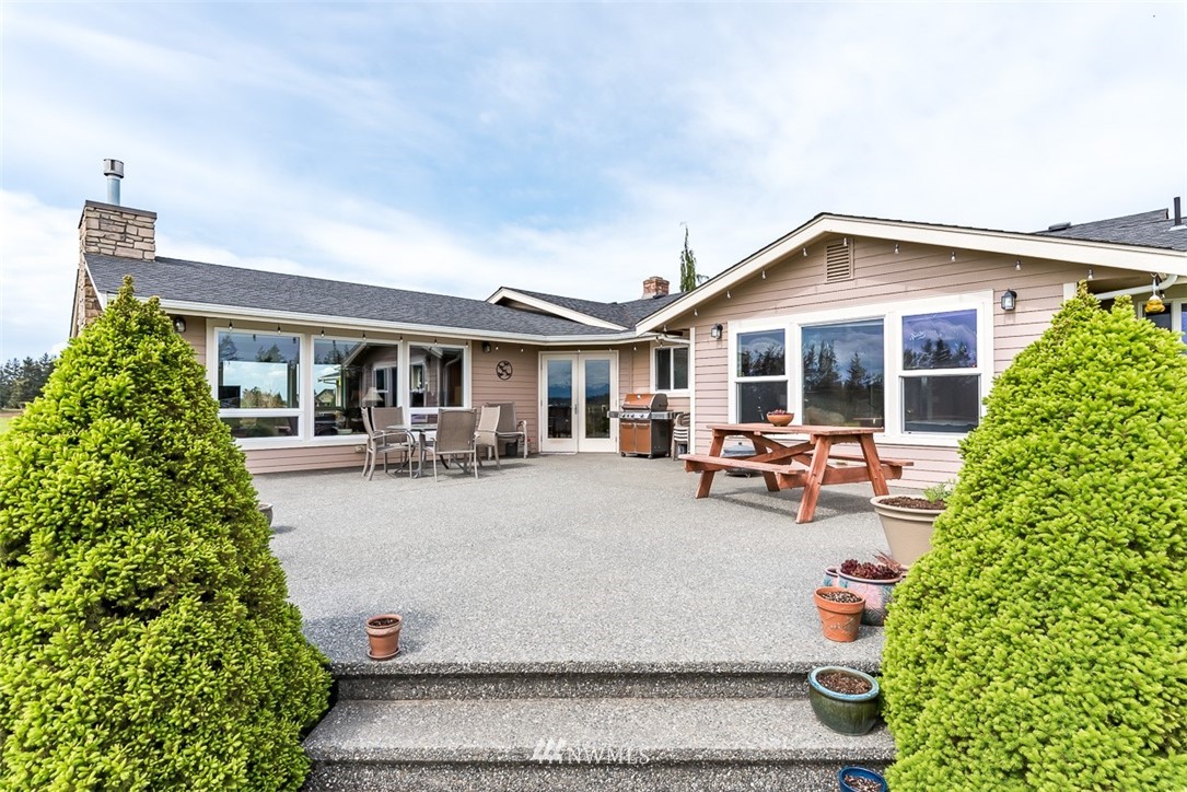 7351 Thiel Road Lynden, WA 98264 - Photo 24 of 33 front view of a house with a patio