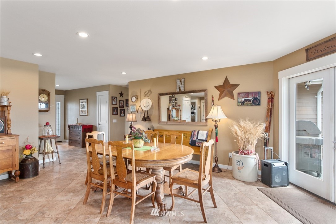 7351 Thiel Road Lynden, WA 98264 - Photo 9 of 33 a dining room with furniture and window