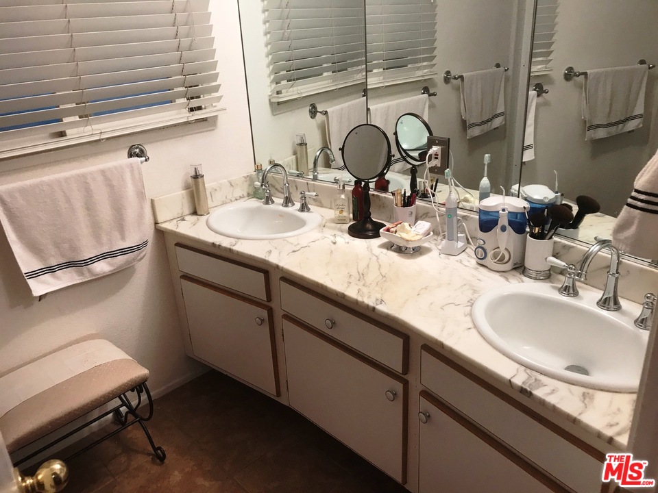 18915 Kinbrace Street Porter Ranch, CA 91326 - Photo 34 of 43 Gallery Image 34