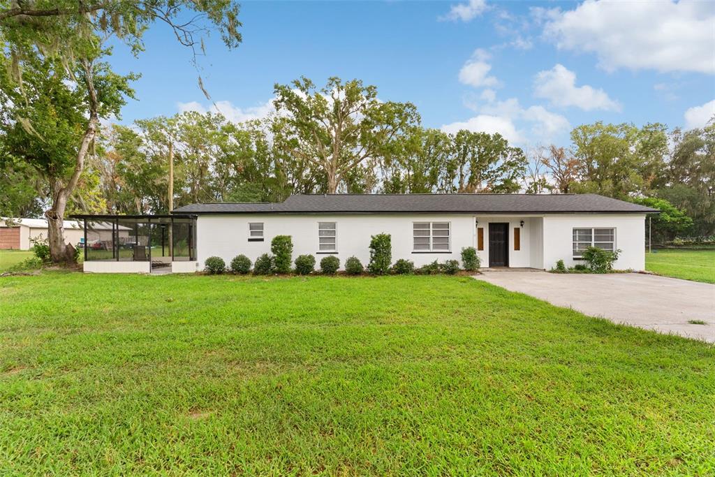 606 South Wiggins Road Plant City, FL 33566 - Photo 4 of 33 Gallery Image 4