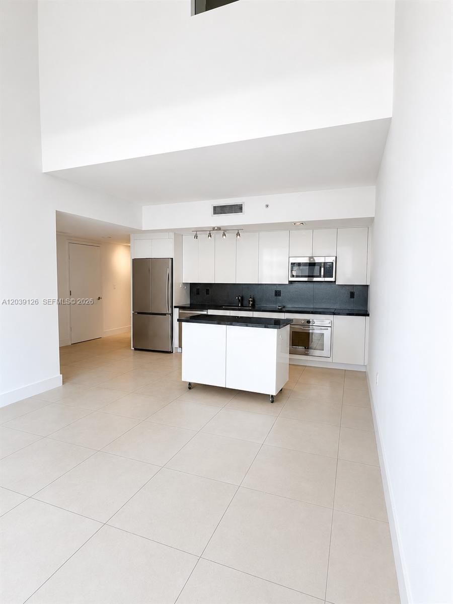 92 Southwest 3rd Street, Unit 503 Miami, FL 33130 - Photo 5 of 18