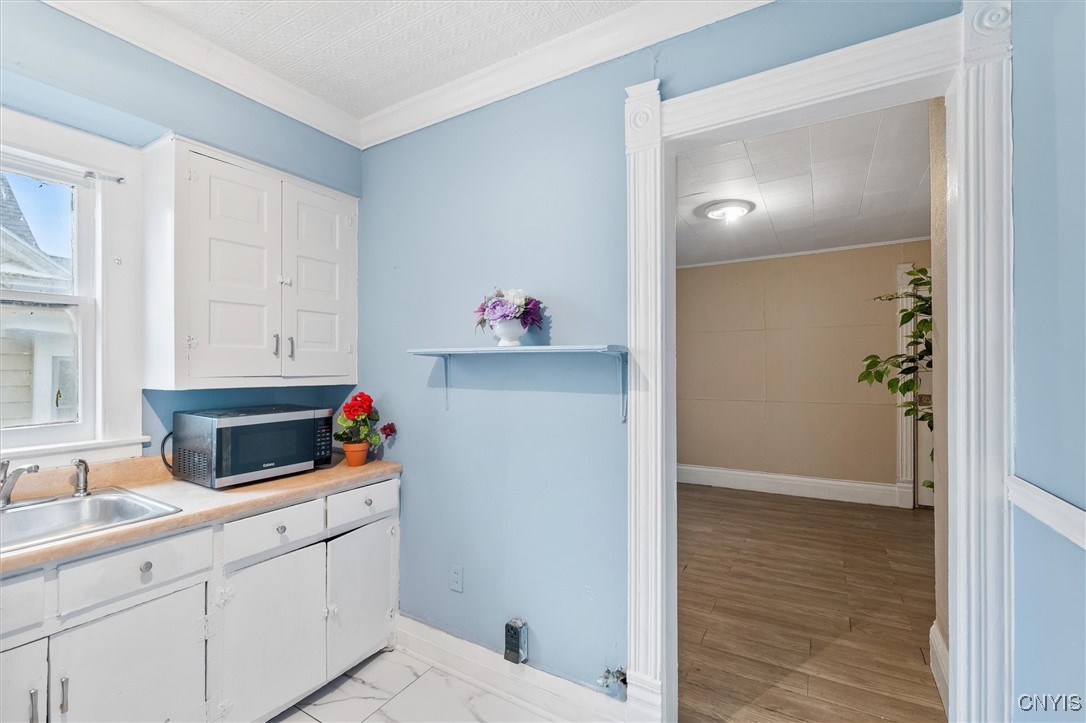 803 Danforth Street Syracuse, NY 13208 - Photo 3 of 21