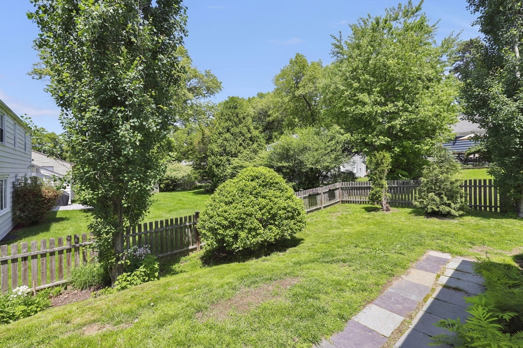 121 Benz Street Springfield, MA 01118 - Photo 38 of 40