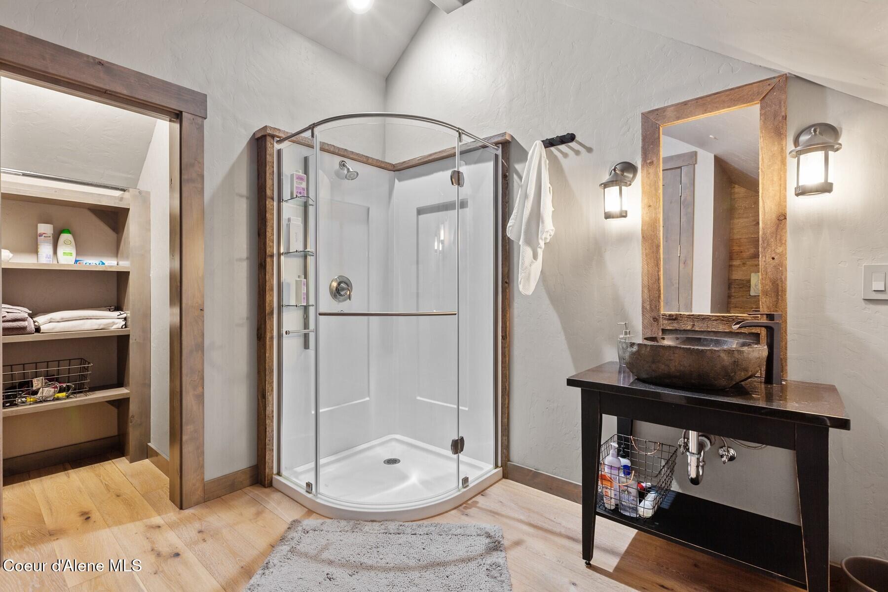 20890 South Inspiration Trail Harrison, ID 83833 - Photo 37 of 67 Upper Level Full Bathroom