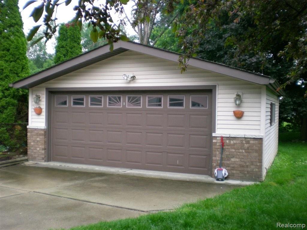 5484 Martin Road Warren, MI 48092 - Photo 12 of 13 detached garage.jpg