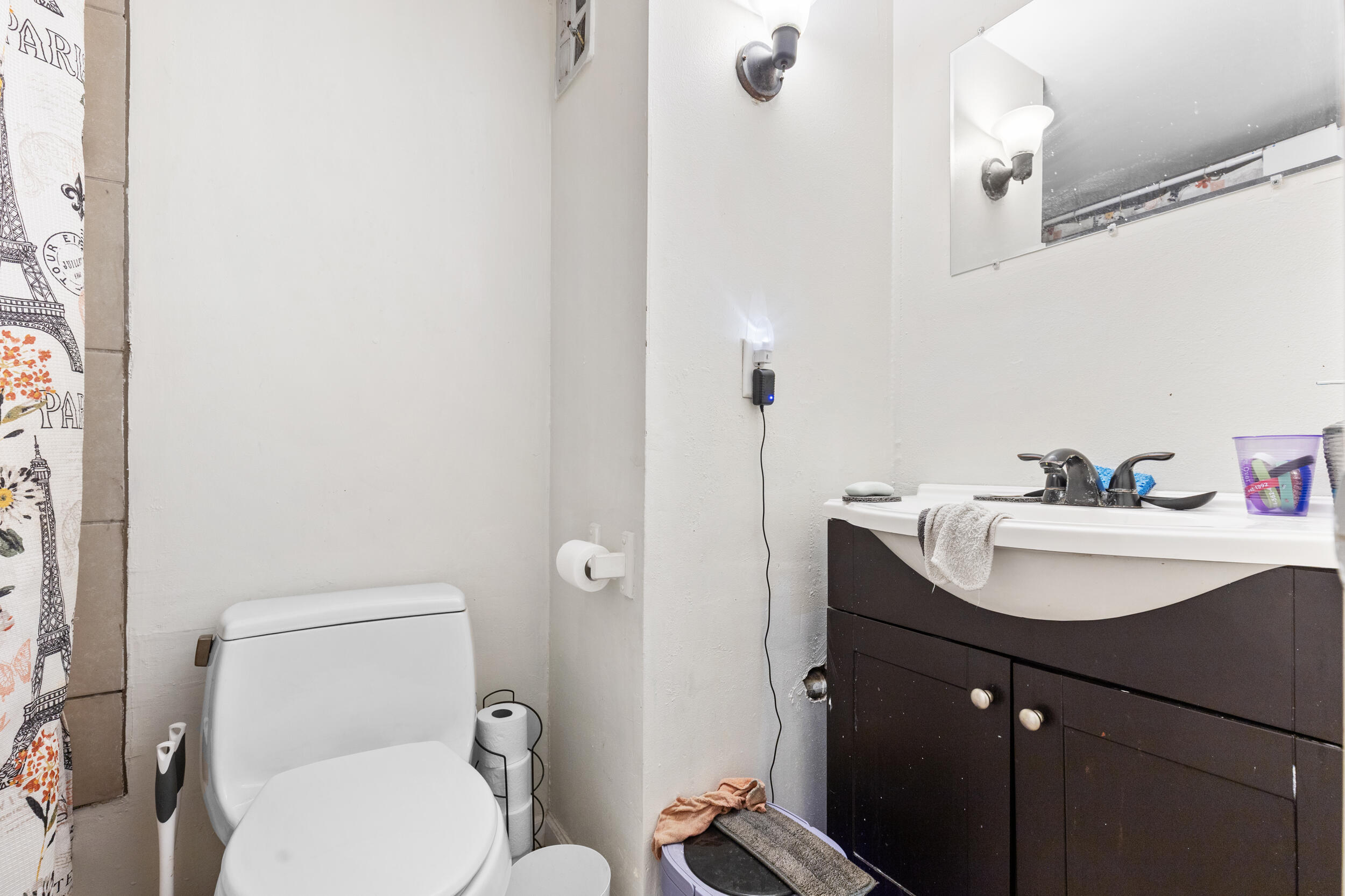 9241 West Allyn Street, Unit K Milwaukee, WI 53224 - Photo 12 of 15 Full bath