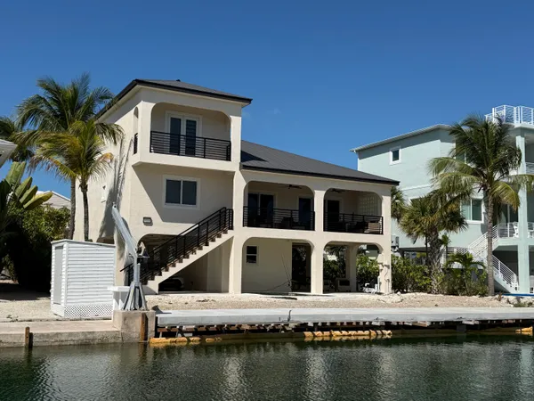 $2,295,000 | 937 Gulf Drive, Summerland Key, FL 33042