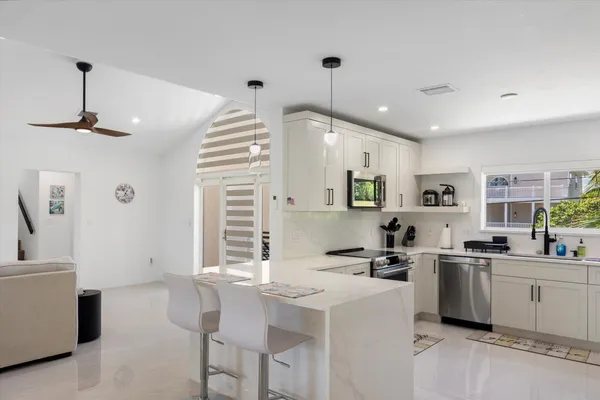 $2,295,000 | 937 Gulf Drive, Summerland Key, FL 33042