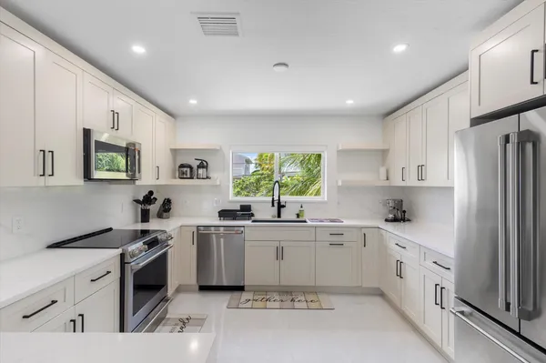 $2,295,000 | 937 Gulf Drive, Summerland Key, FL 33042