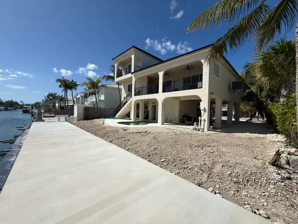 $2,295,000 | 937 Gulf Drive, Summerland Key, FL 33042