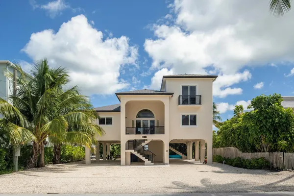 $2,295,000 | 937 Gulf Drive, Summerland Key, FL 33042