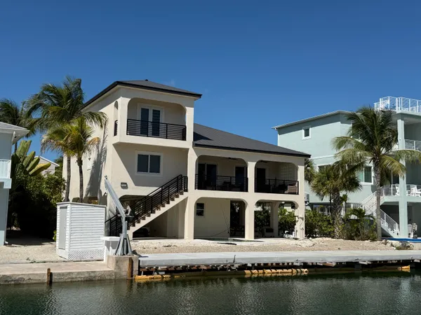 $2,295,000 | 937 Gulf Drive, Summerland Key, FL 33042