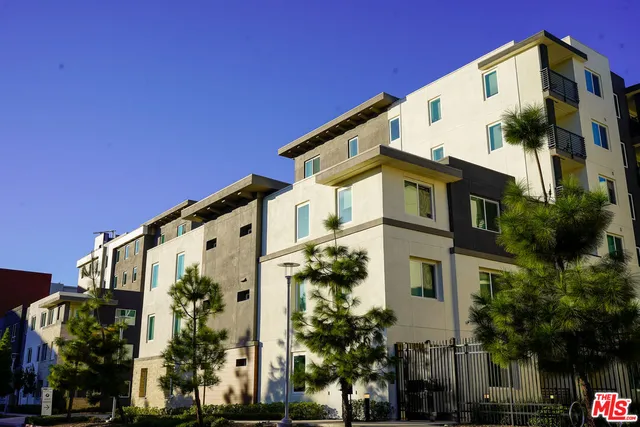 $3,721 | 11950 Erwin Street, Unit B491, North Hollywood, CA 91606