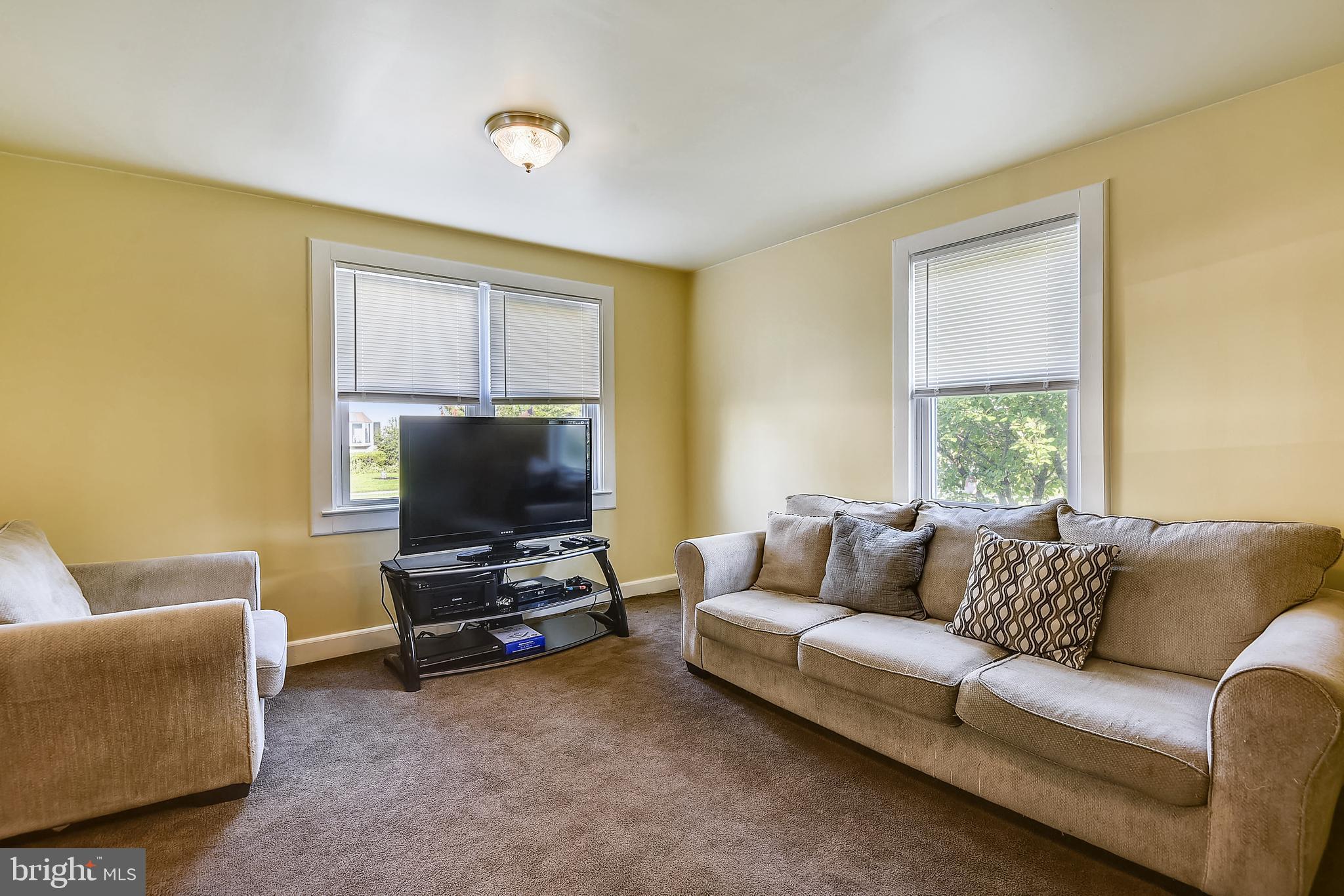 2605 Plainfield Road Baltimore, MD 21222 - Photo 9 of 31 Living Room view 3