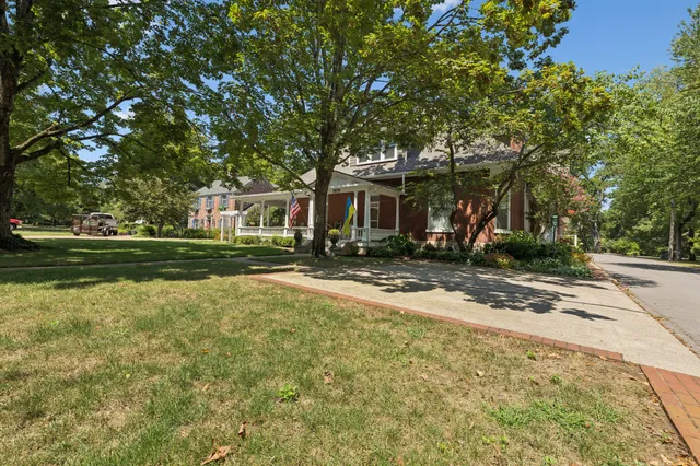 a view of a storage & utility room with washer and dryer