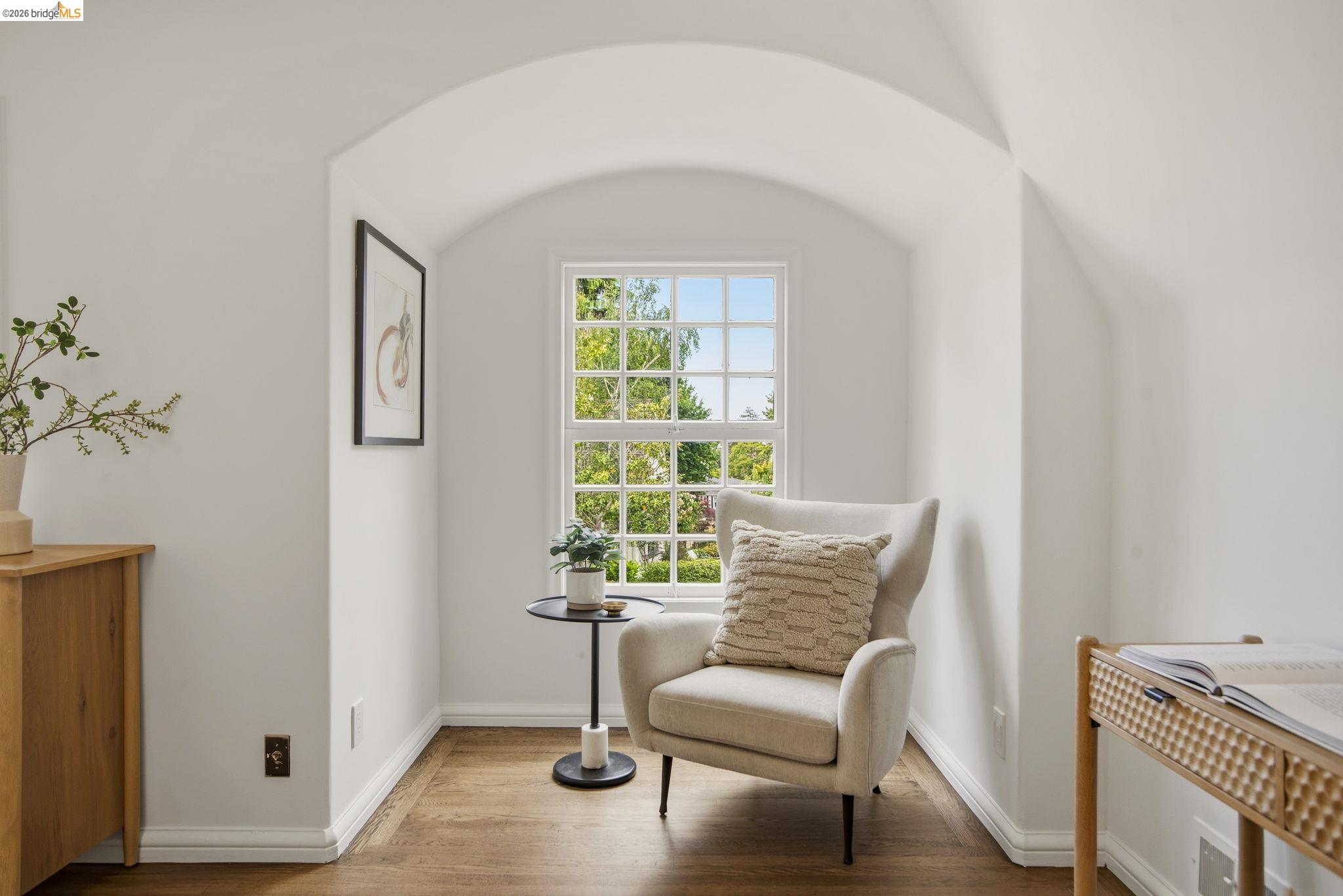 1087 Hubert Road Oakland, CA 94610 - Photo 21 of 67 Arched architectural ceiling feature framing a window with grid panes