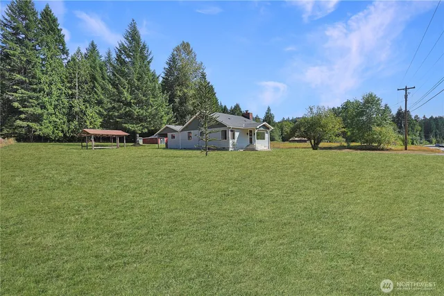 a view of a house with a big yard