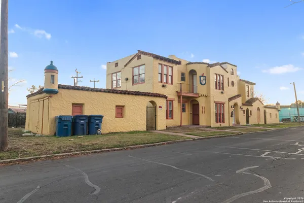 $900 | 1630 West Rosewood Avenue, Unit B, San Antonio, TX 78201