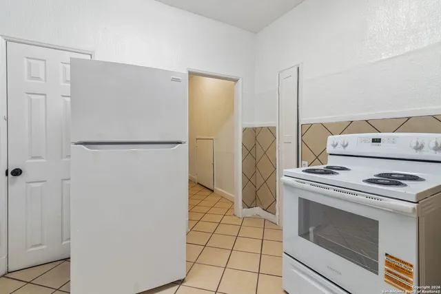 $975 | 1630 West Rosewood Avenue, Unit B, San Antonio, TX 78201